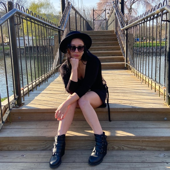 MEET your seller ♥️ - Picture 1 of 8